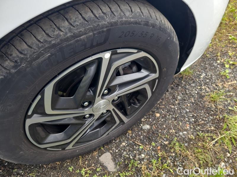  Hyundai  i30  (PD)(01.2017  ->)  kom.1.5T-GDI Family Smart #9