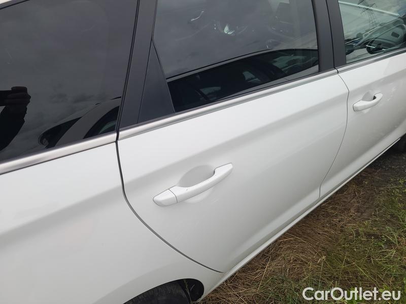  Hyundai  i30  (PD)(01.2017  ->)  kom.1.5T-GDI Family Smart #6