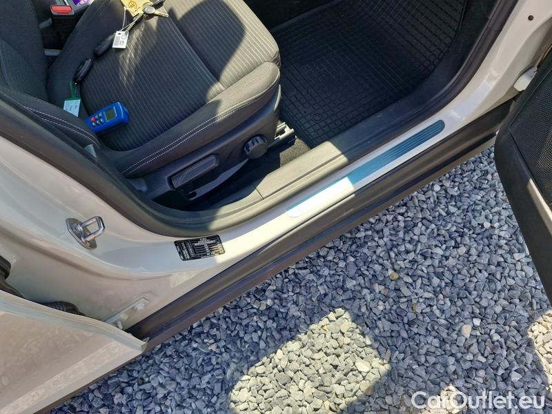  Ford  Focus   Turnier (CGE)(2018->) Foc.Kom.1.5EBl.120 Titanium #35