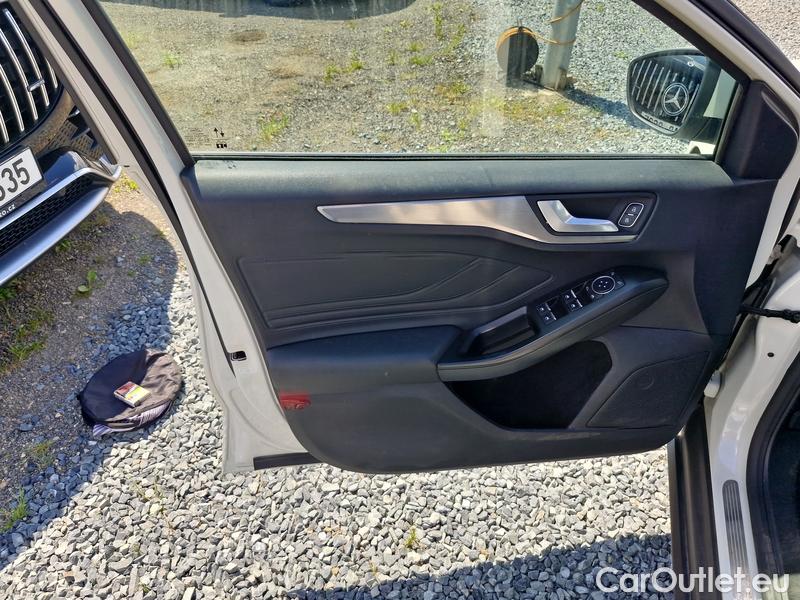  Ford  Focus   Turnier (CGE)(2018->) Foc.Kom.1.5EBl.120 Titanium #9