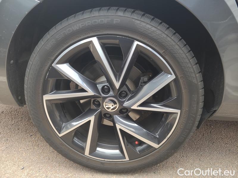  Skoda  Superb  (3V3)(2015) Supe.2.0TDI 147 Style 4x4 Aut #16