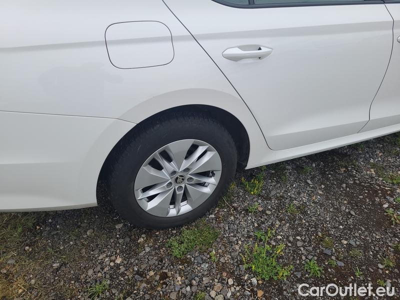  Skoda  Octavia  Lim. (NX3)(2020)  1.5TSI 110 Ambition 5d #8