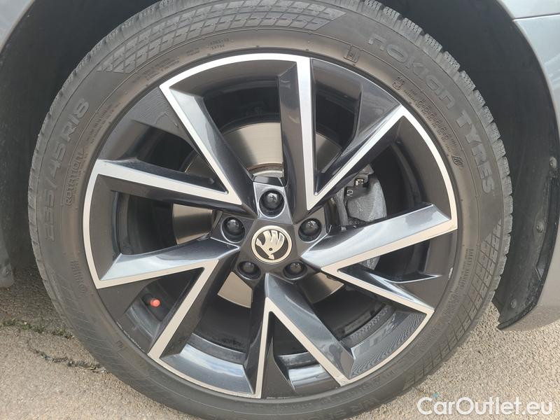  Skoda  Superb  (3V3)(2015) Supe.2.0TDI 147 Style 4x4 Aut #5