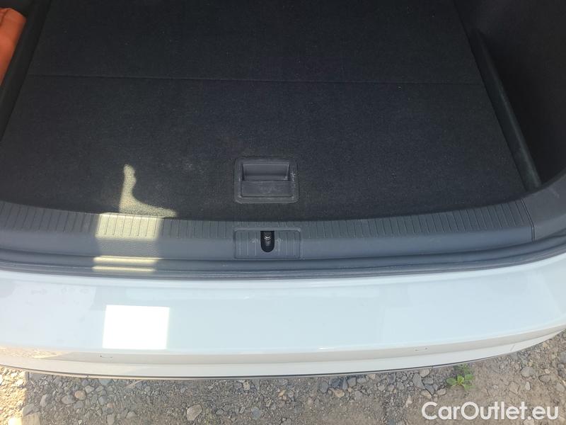  Volkswagen  Golf  VIII Variant (CG5) 2020 Var. 1.6TDI 85 Highline #8