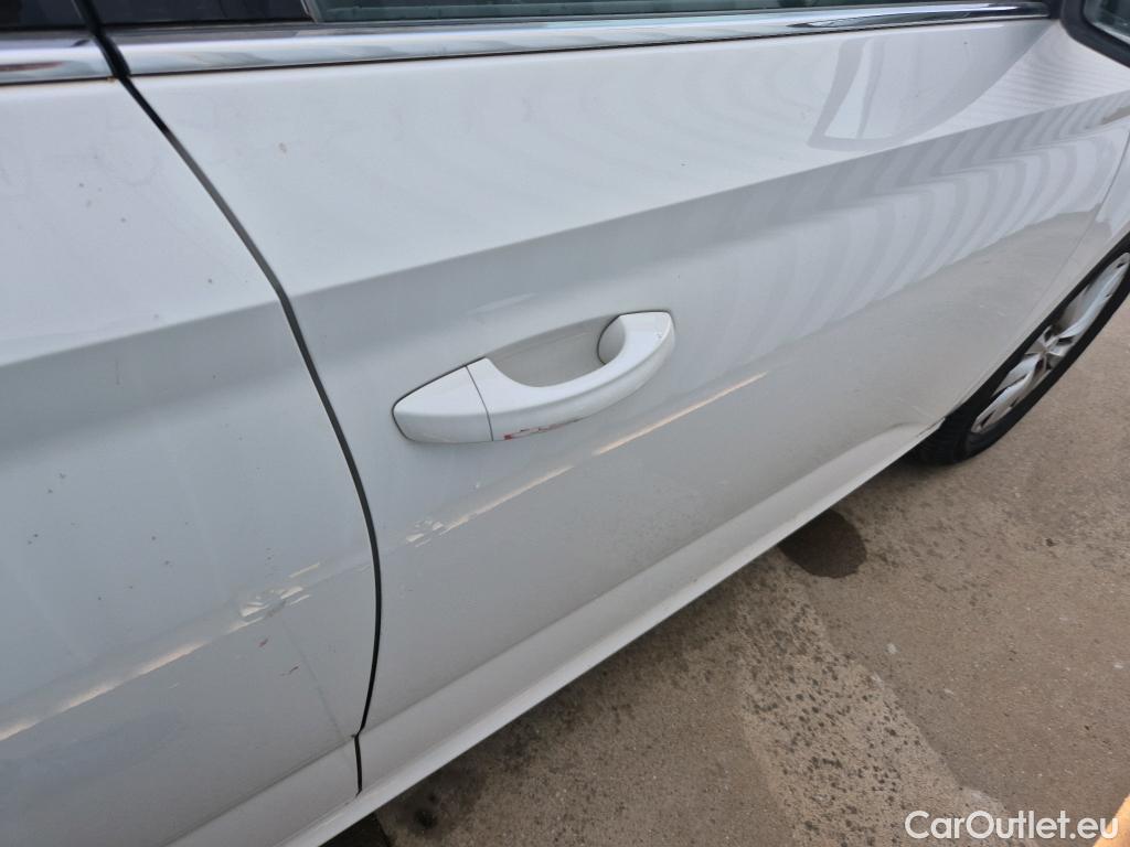  Skoda  KAMIQ SKODA  1.0 TSI 81kW (110CV) DSG Ambition #23