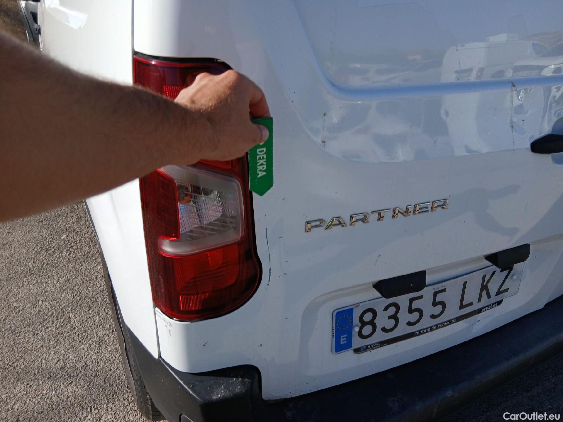  Peugeot  Partner PEUGEOT  / 2018 / 3P / furgón derivado de turismo Pro Standard 600kg BlueHDi 73kW (AC) #15