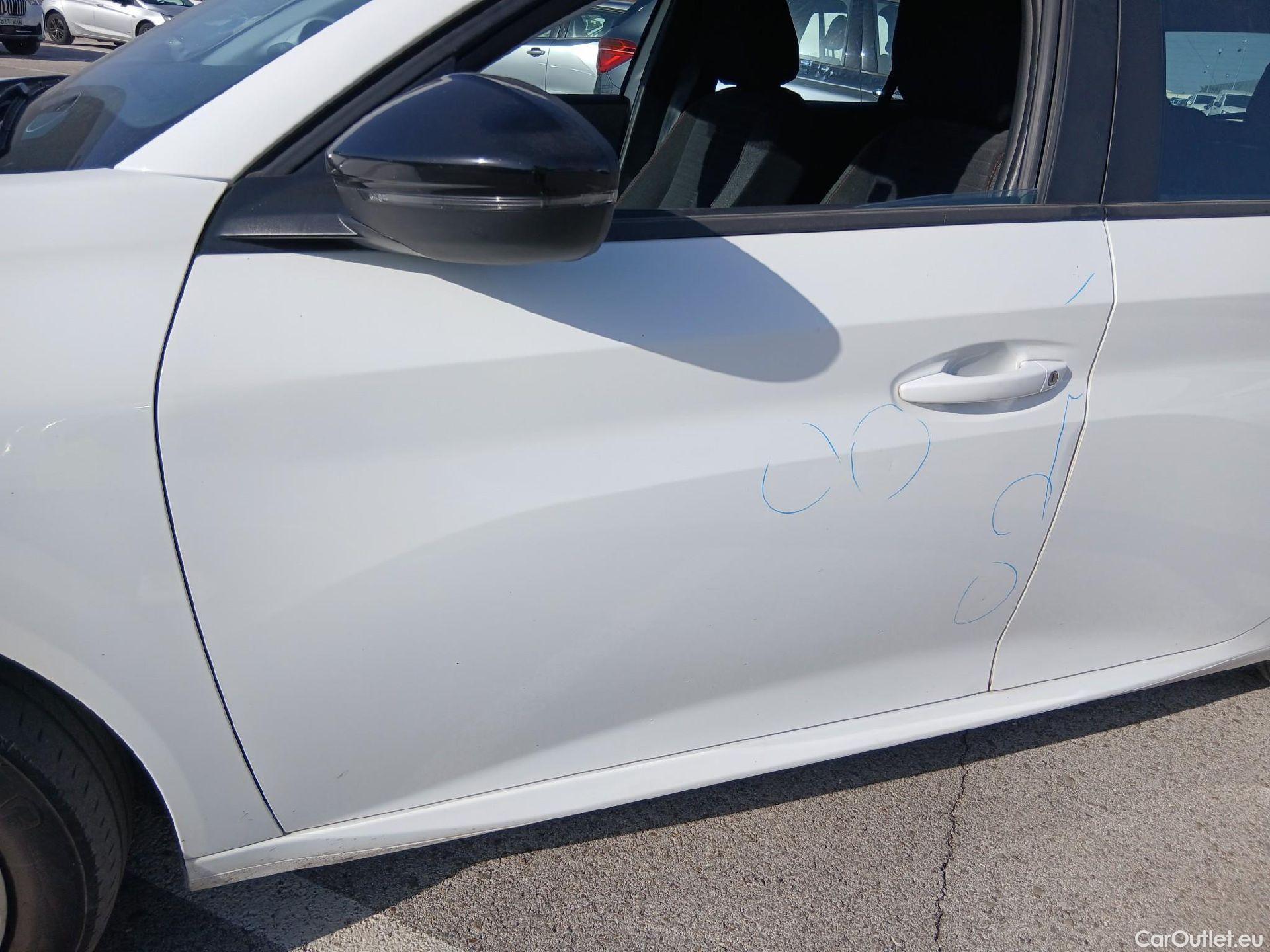  Peugeot  208 PEUGEOT  / 2019 / 5P / berlina con portón BlueHDi 73kW (100CV) Active #16
