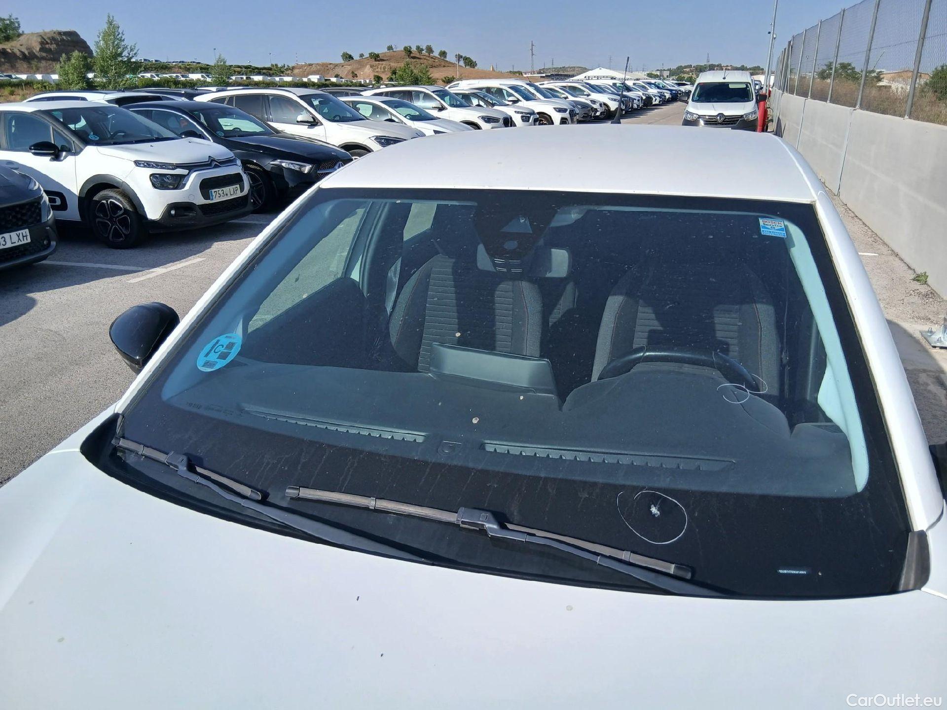  Peugeot  208 PEUGEOT  / 2019 / 5P / berlina con portón BlueHDi 73kW (100CV) Active #2