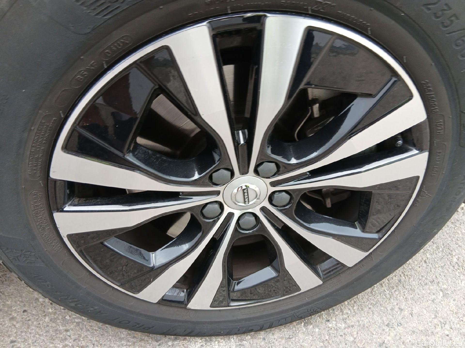  Volvo  XC60 VOLVO  / 5P / 2.0 T6 AWD Recharge Inscription Exp Auto 350 CV 18 kWh #38