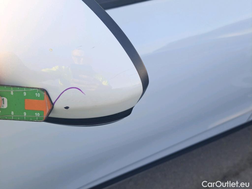  Renault  Clio RENAULT  / 2019 / 5P / berlina con portón Intens TCe 67 kW (91CV) (AC) #27