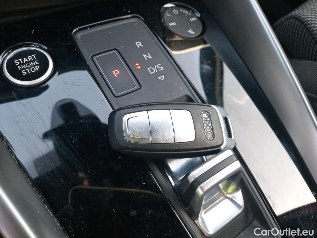  Audi  A3 AUDI  / 2020 / 5P / berlina con portón Sportback S line 40 TFSI e 150kW S tron #3