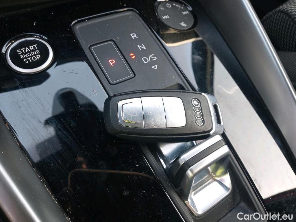  Audi  A3 AUDI  / 2020 / 5P / berlina con portón Sportback S line 40 TFSI e 150kW S tron #4