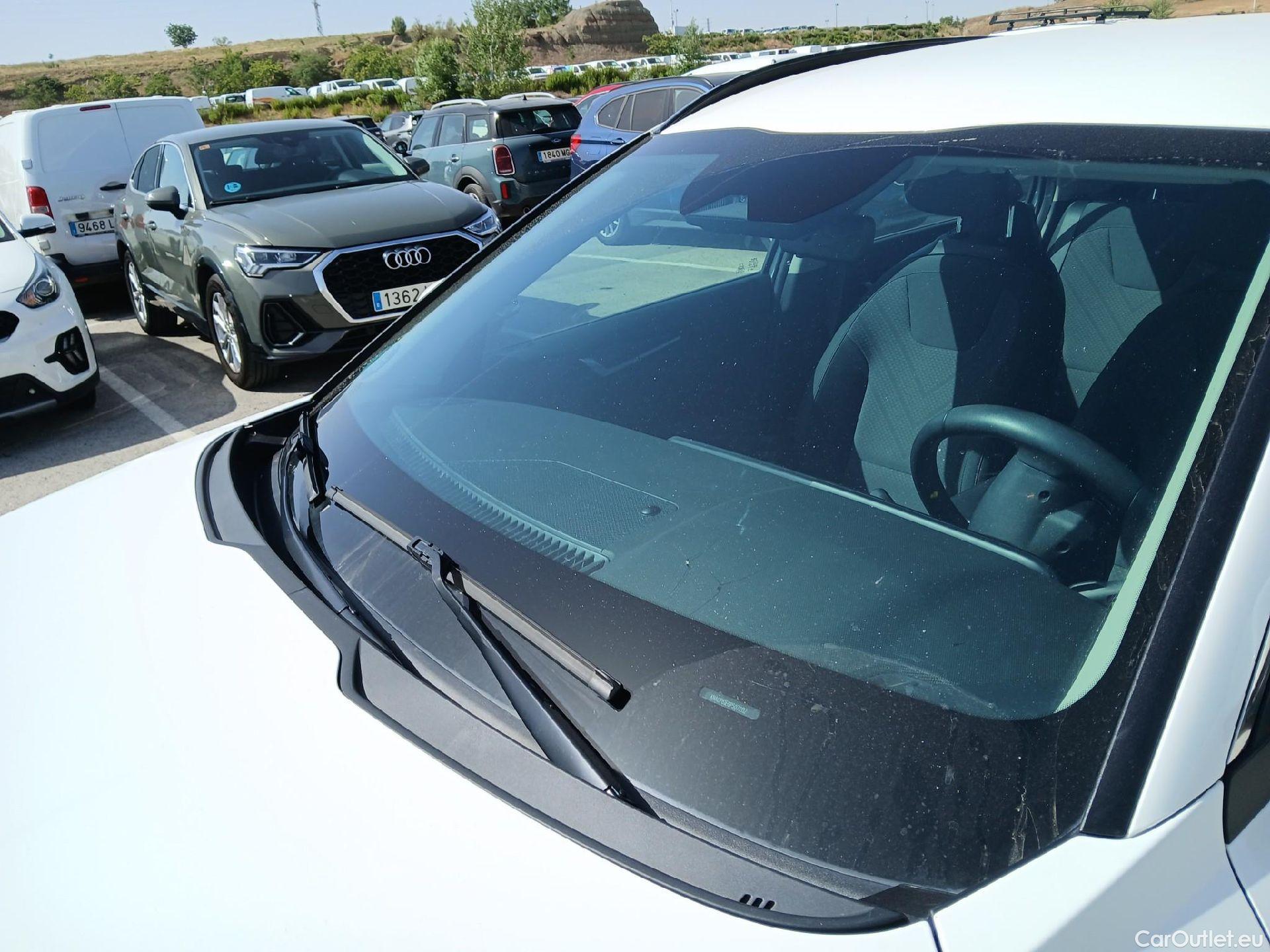  KIA  Niro KIA  / 2022 / 5P / crossover 1.6 GDi HEV 104kW (141CV) Concept #13