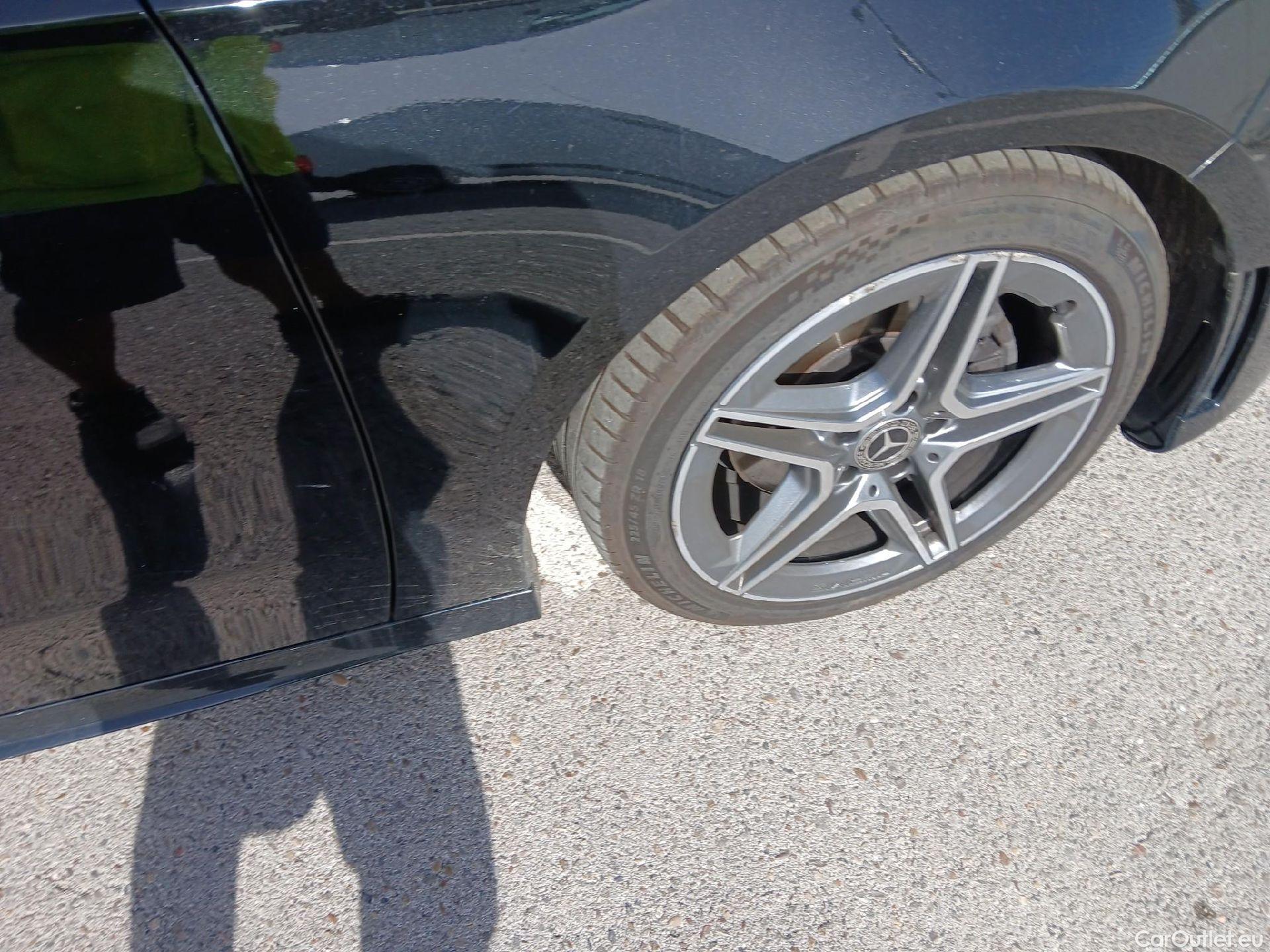  Mercedes  A-Klasse MERCEDES-BENZ Clase A / 2018 / 4P / sedán Sedán A 200 d #28