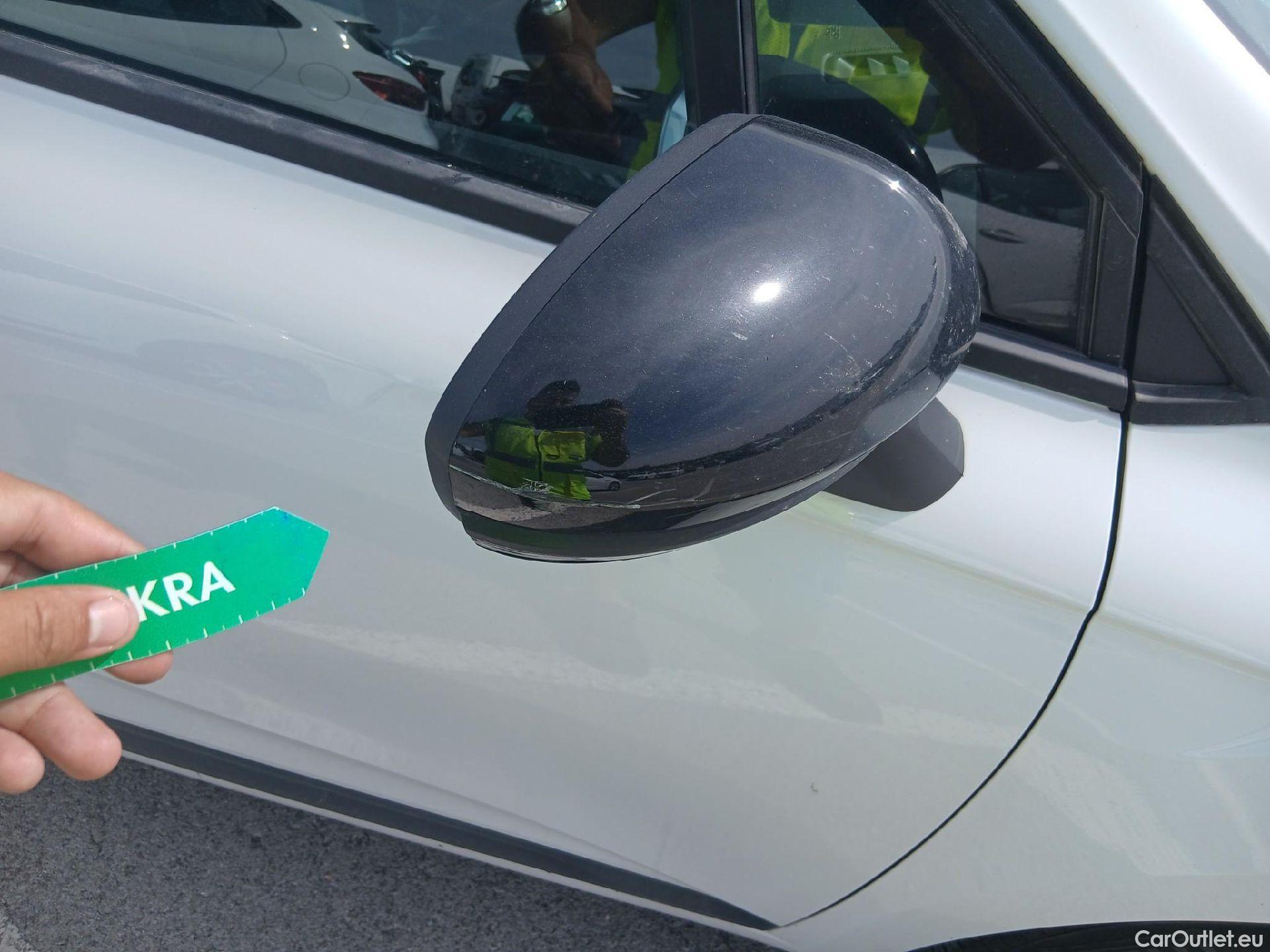  Renault  Clio RENAULT  / 2019 / 5P / berlina con portón Equilibre Blue dCi 74kW (100CV) #21