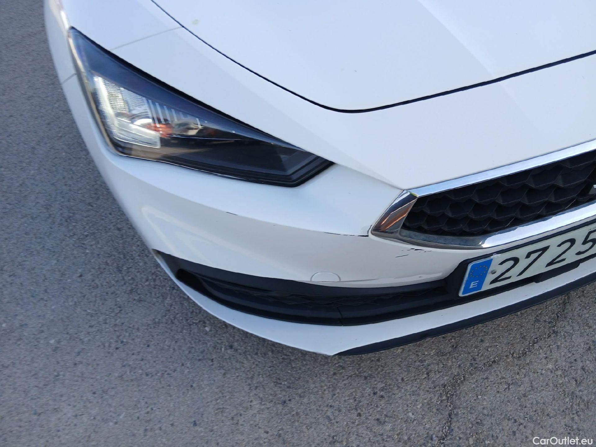  Seat  Leon SEAT Nuevo León / 2020 / 5P / berlina con portón 2.0 TDI 85kW S&S Style Go (AC3) #2