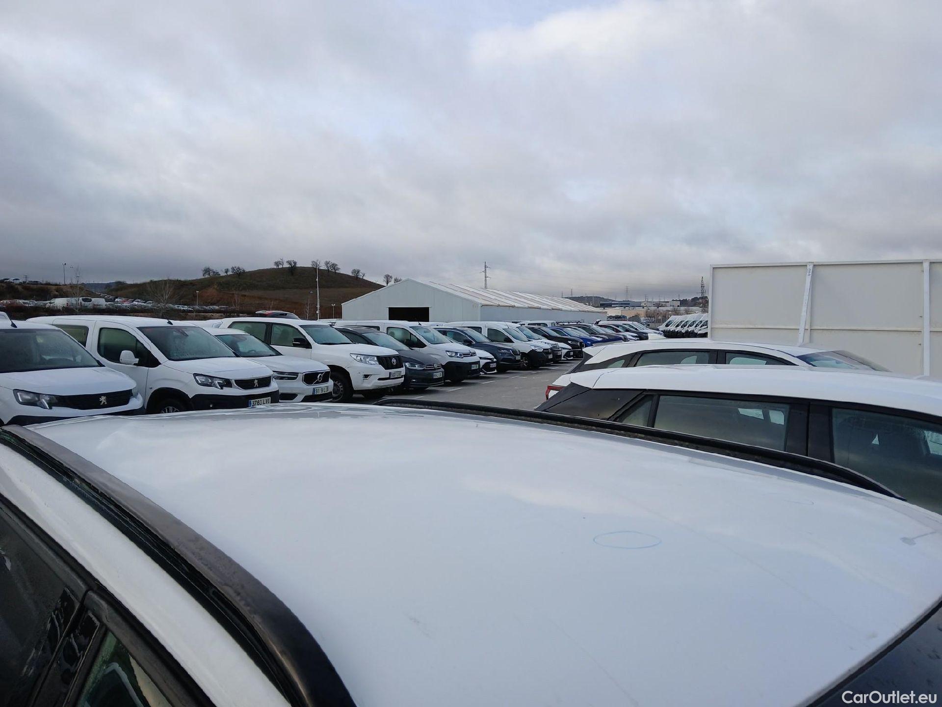  Peugeot  2008 PEUGEOT  / 2019 / 5P / todoterreno Allure BlueHDI 81kW (110CV) #13