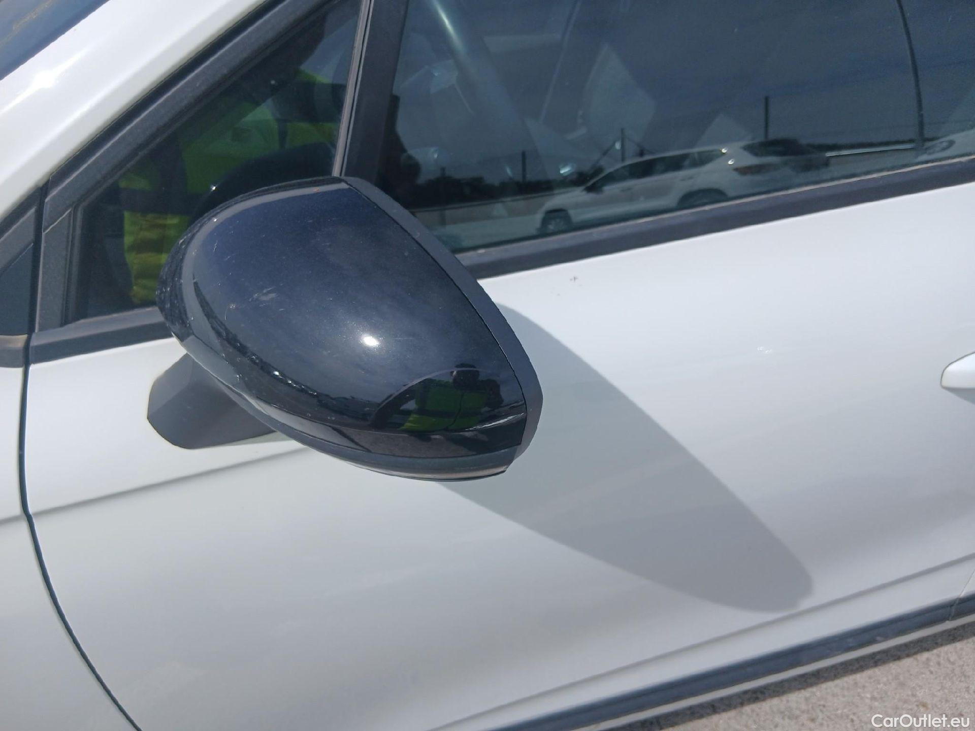  Renault  Clio RENAULT  / 2019 / 5P / berlina con portón Equilibre Blue dCi 74kW (100CV) #13