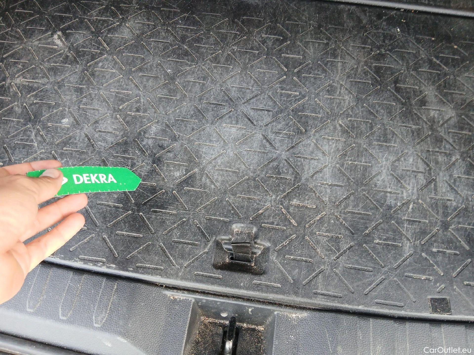  Toyota  RAV4 TOYOTA  / 2018 / 5P / todoterreno 2.5l 220H Feel! 4WD #24