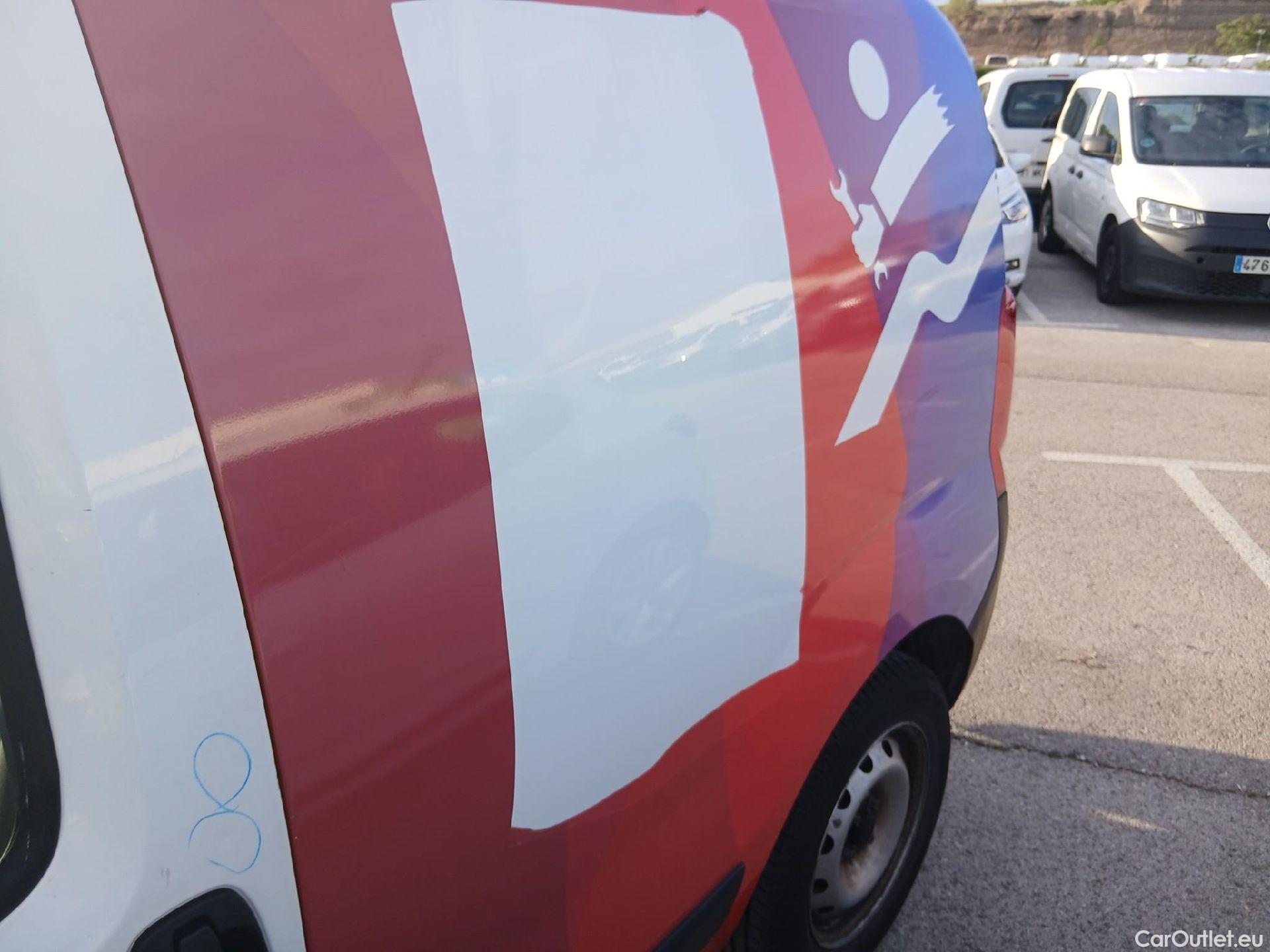  Fiat  Fiorino FIAT  / 2016 / 3P / furgón derivado de turismo Cargo Base N1 1.3 MJet 59 kW (80 CV) #12