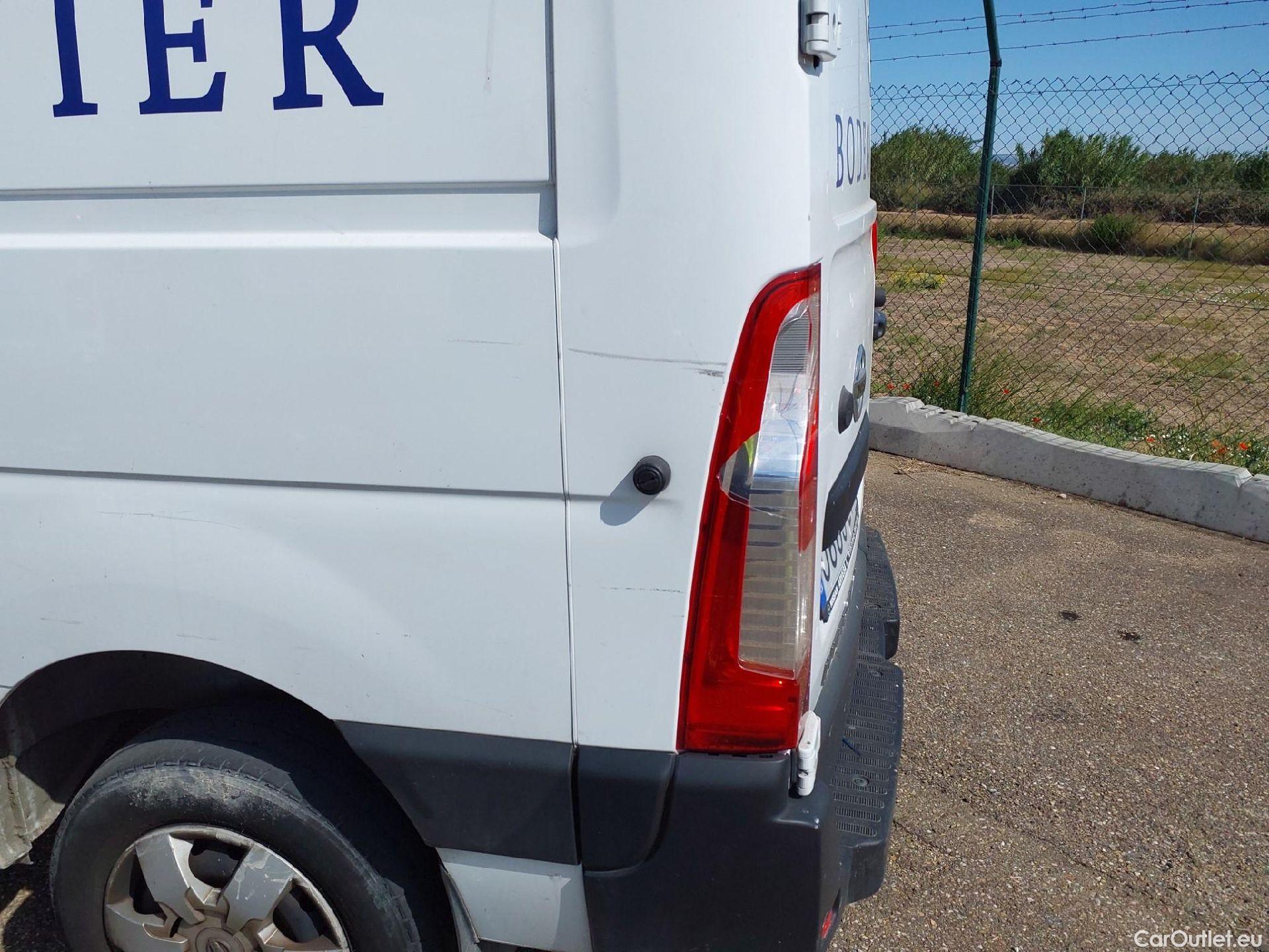  Nissan  Interstar NISSAN  / 2018 / 4P / furgón L2H2 3,5T 2.3dCi 99kW FWD Comfort #16