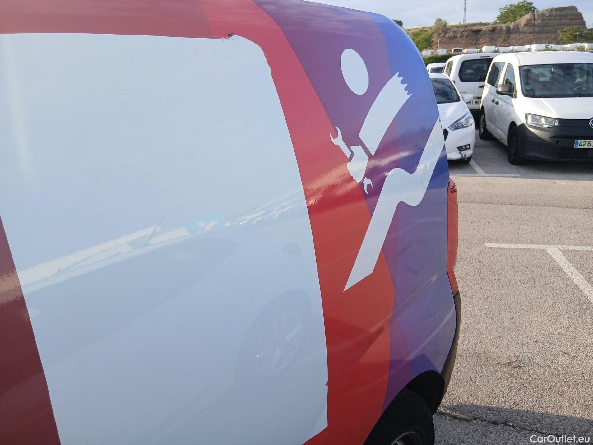  Fiat  Fiorino FIAT  / 2016 / 3P / furgón derivado de turismo Cargo Base N1 1.3 MJet 59 kW (80 CV) #14