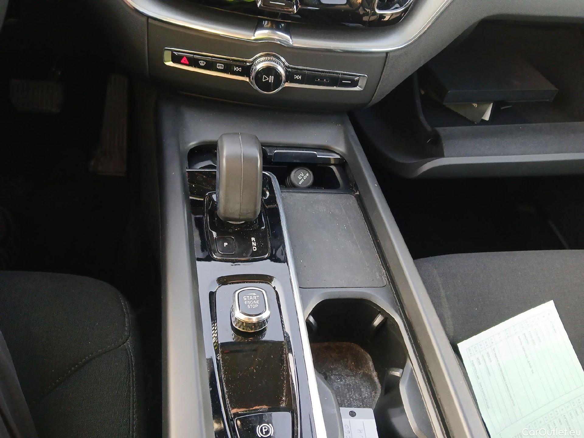  Volvo  XC60 VOLVO  / 2017 / 5P / todoterreno 2.0 B4 D Momentum Auto #35