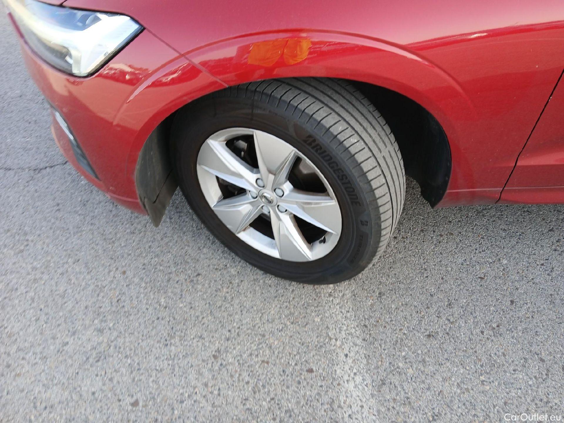  Volvo  XC60 VOLVO  / 2017 / 5P / todoterreno 2.0 B4 D Momentum Auto #6