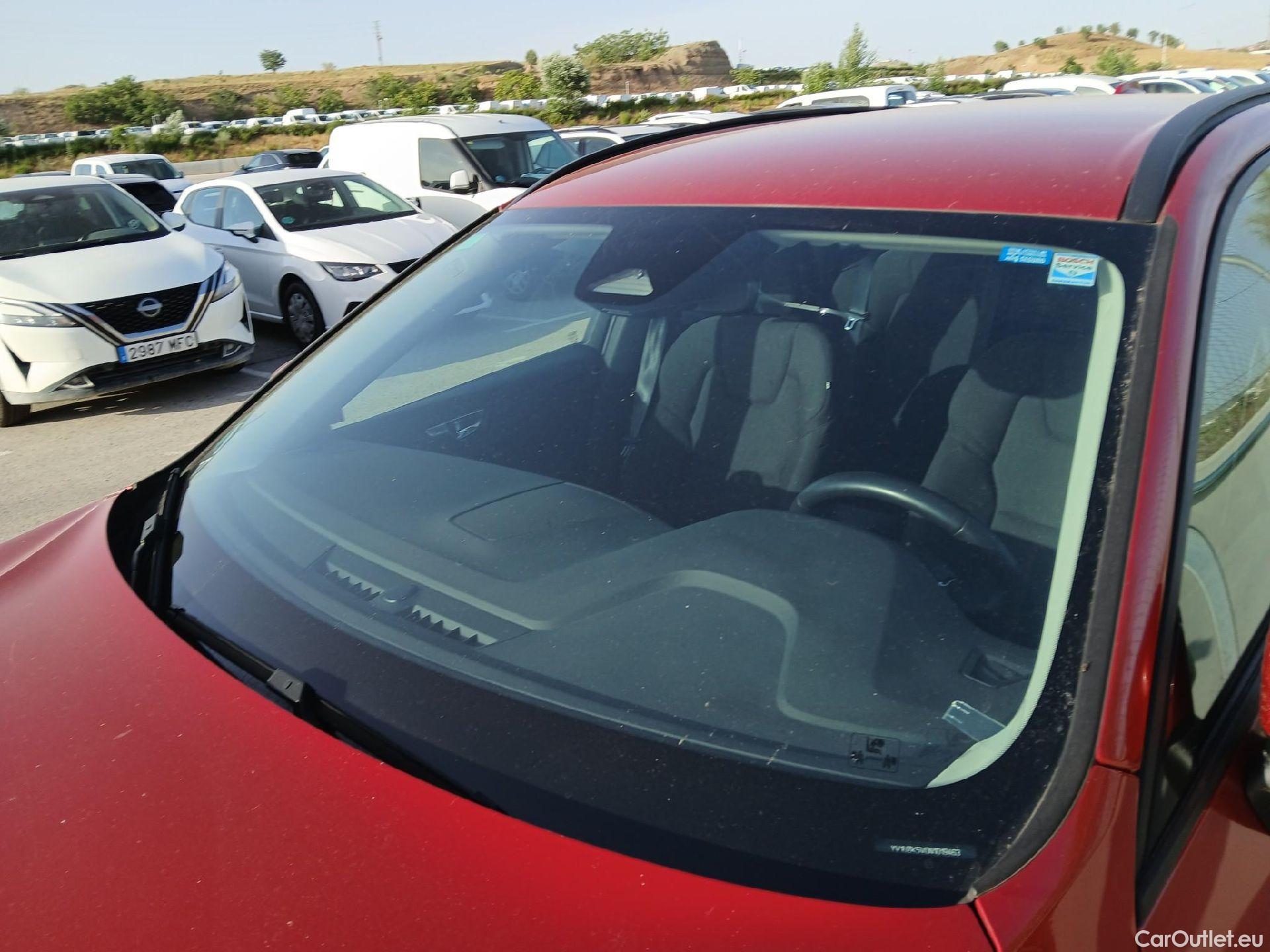  Volvo  XC60 VOLVO  / 2017 / 5P / todoterreno 2.0 B4 D Momentum Auto #2