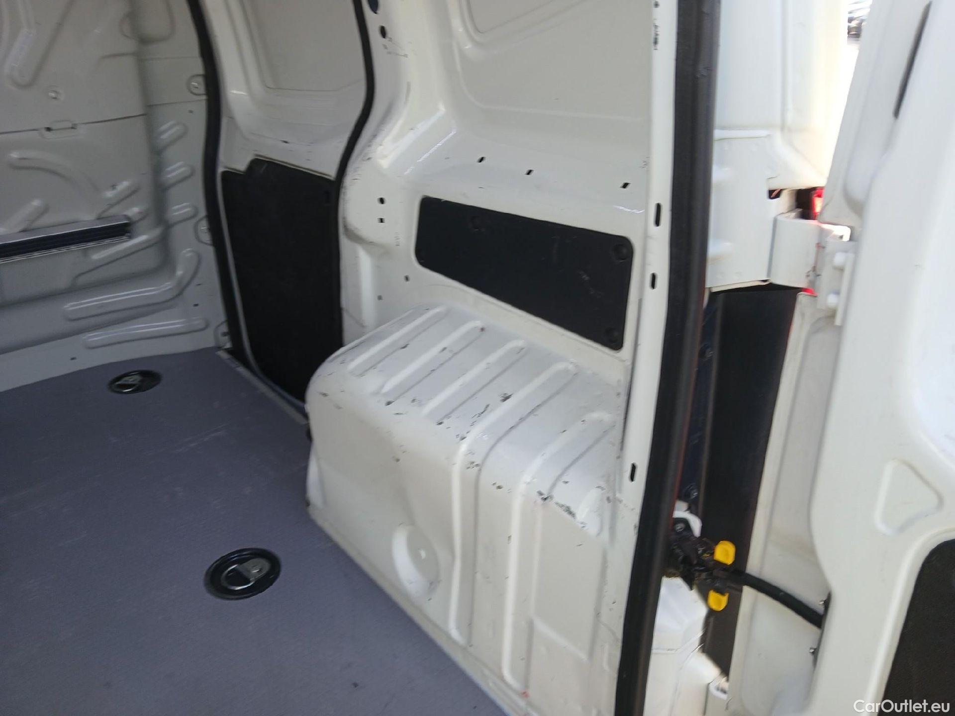  Fiat  Fiorino FIAT  / 2016 / 3P / furgón derivado de turismo Cargo Base 1.3 Mjet 59kW (80CV) E6 #4