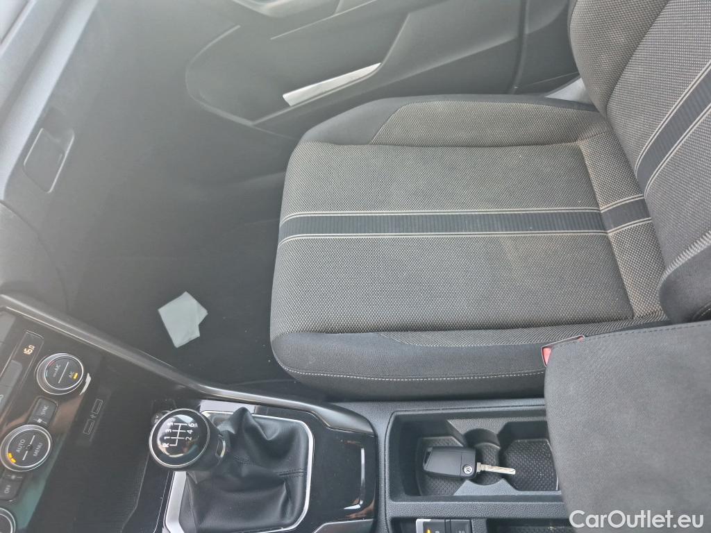  Volkswagen  T-ROC VOLKSWAGEN  / 2017 / 5P / todoterreno Advance 1.0 TSI 85kW (115CV) #7