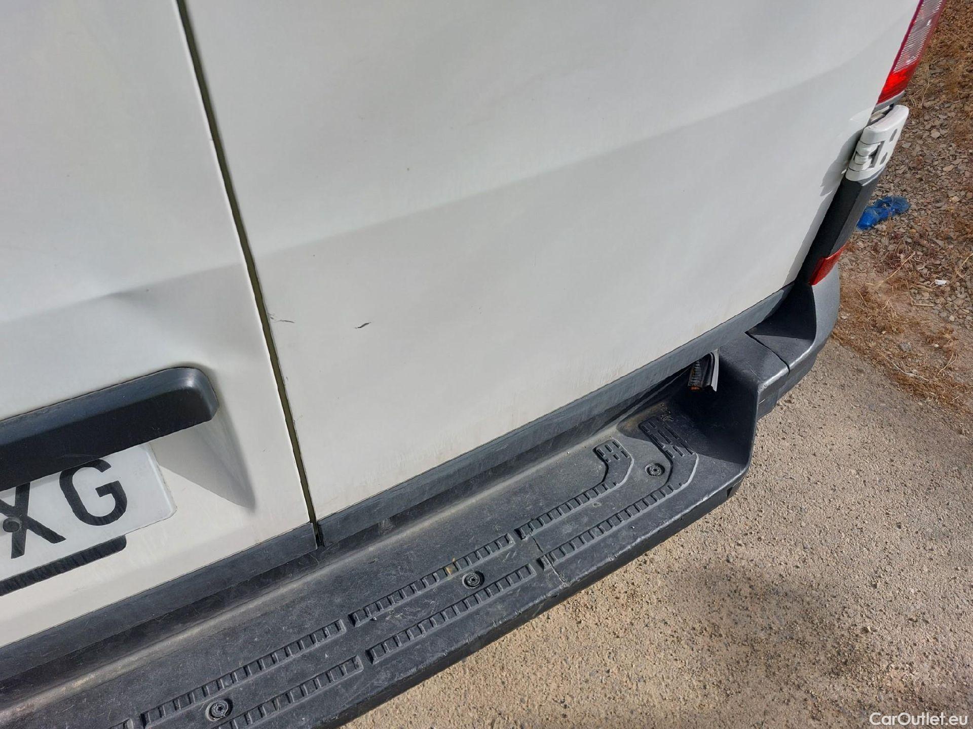  Volkswagen  Crafter VOLKSWAGEN  / 2017 / 4P / furgón 35 Furgón BM TN L3H2 2.0TDI 103kW(140CV) #23