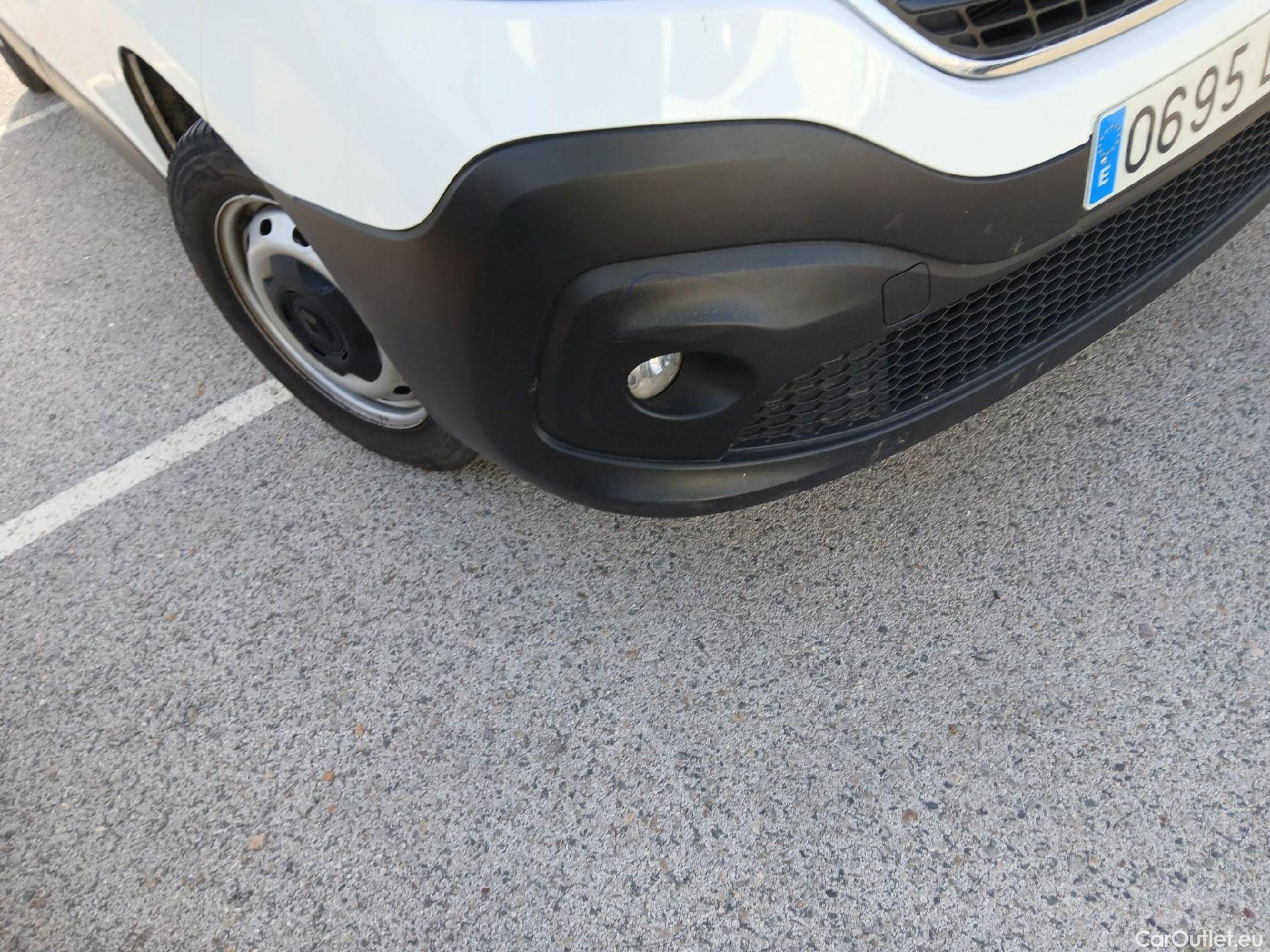  Renault  Trafic RENAULT  / 2019 / 4P / furgón Furgón 27 L1H1 Energy BluedCi 88 kW (AC) #6