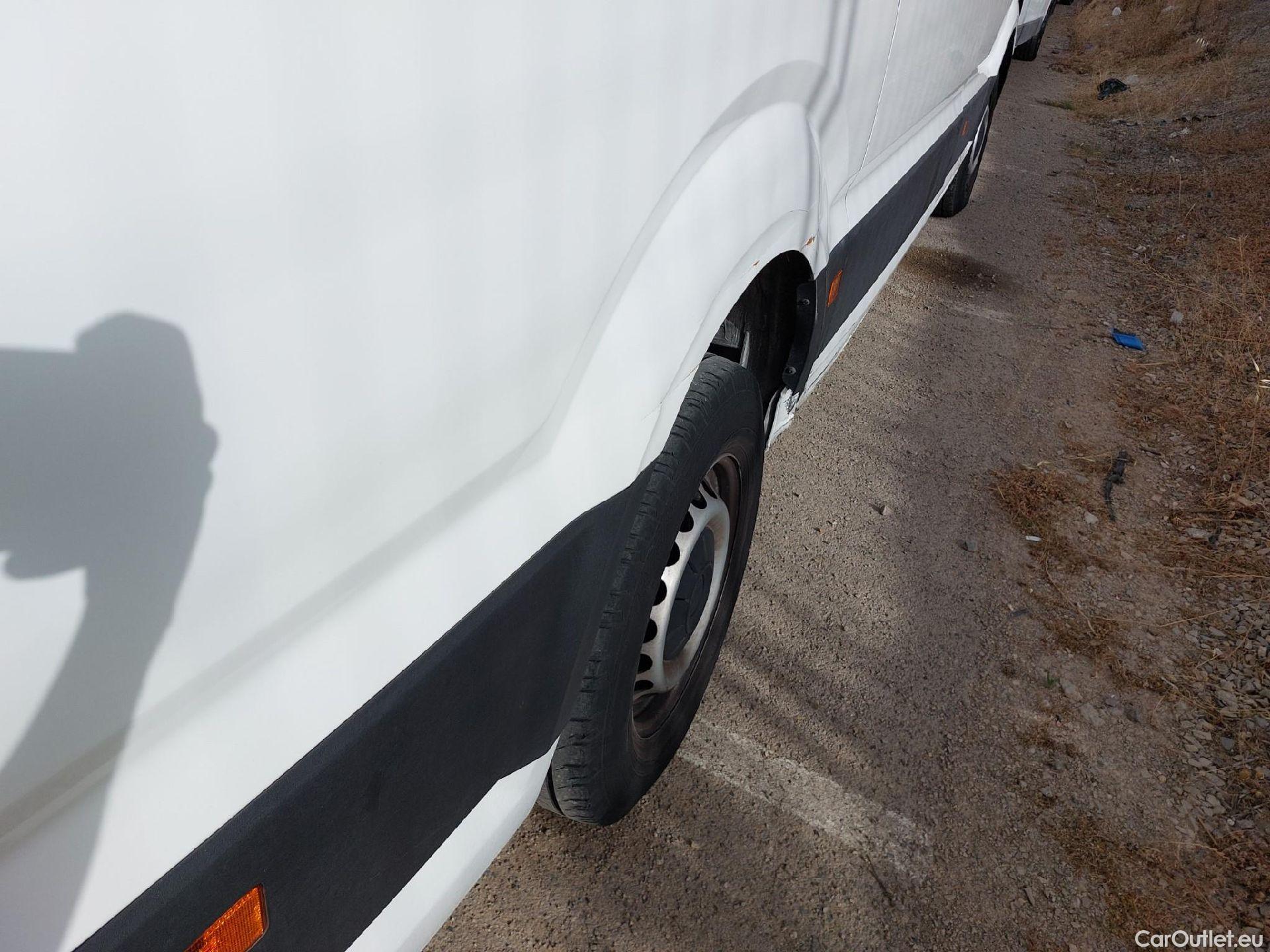 Volkswagen  Crafter VOLKSWAGEN  / 2017 / 4P / furgón 35 Furgón BM TN L3H2 2.0TDI 103kW(140CV) #25