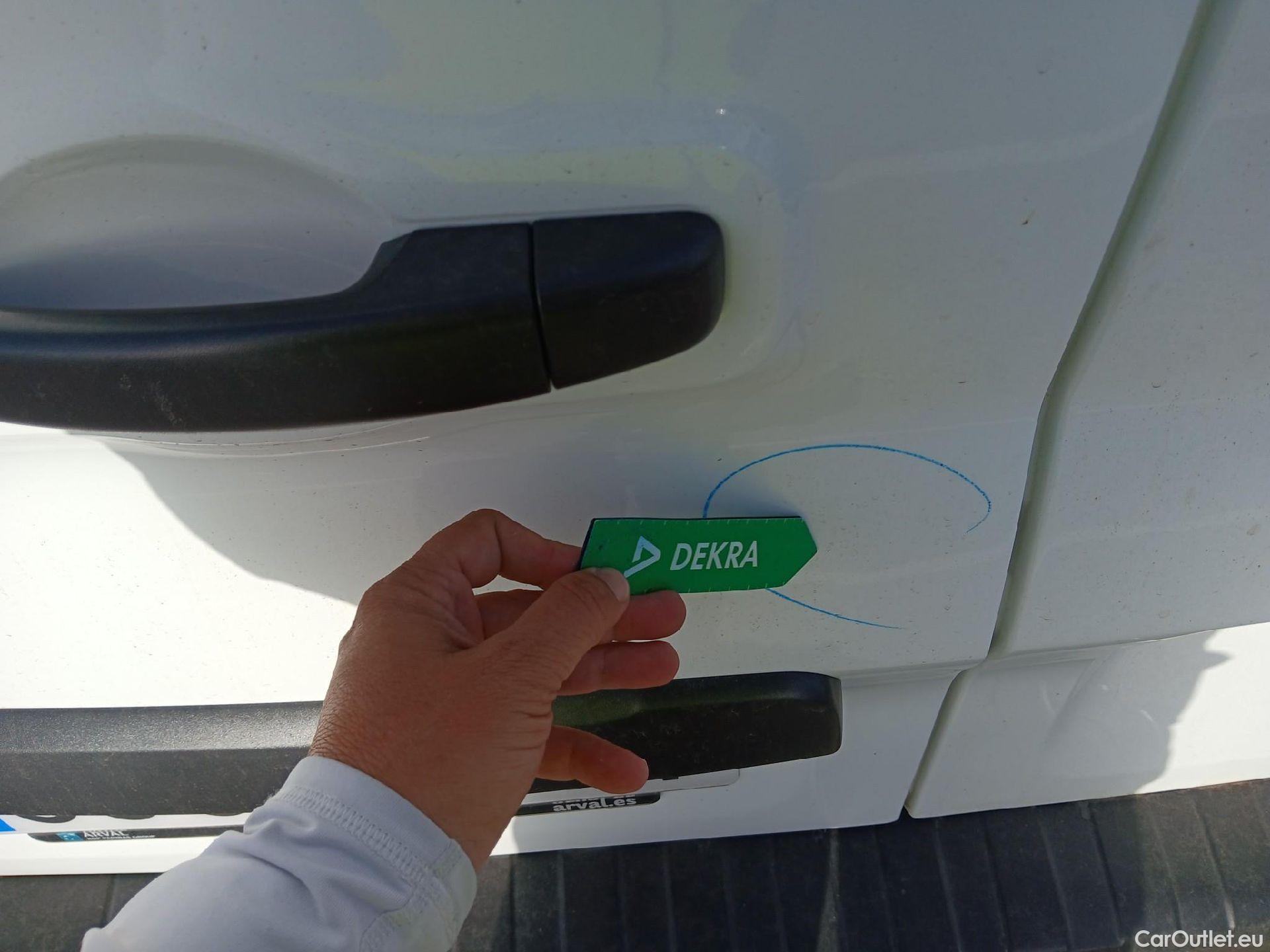  Renault  Trafic RENAULT  / 2019 / 4P / furgón Furgón 27 L1H1 Energy BluedCi 88 kW (AC) #11