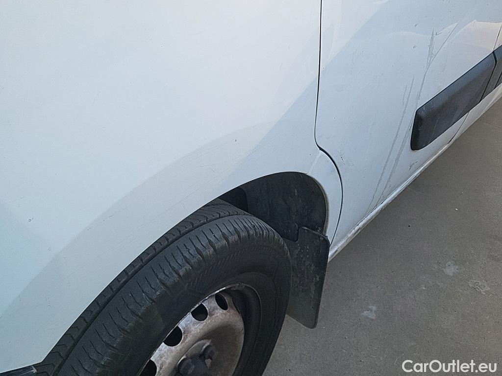  Nissan  NV400 NISSAN  / 2011 / 4P / furgón L2H2 3,5T 2.3dCi 110kW FWD Optima #61