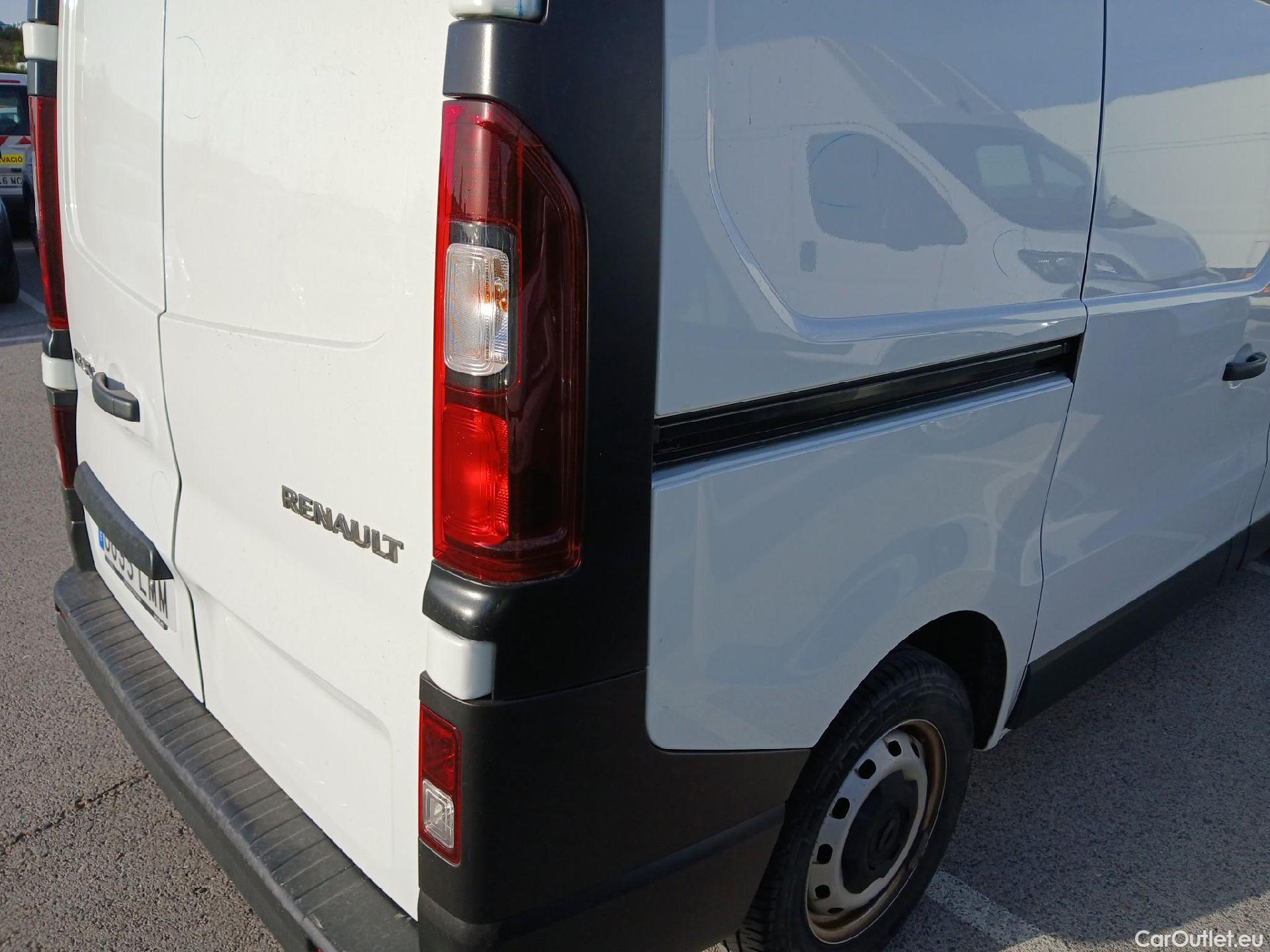  Renault  Trafic RENAULT  / 2019 / 4P / furgón Furgón 27 L1H1 Energy BluedCi 88 kW (AC) #16