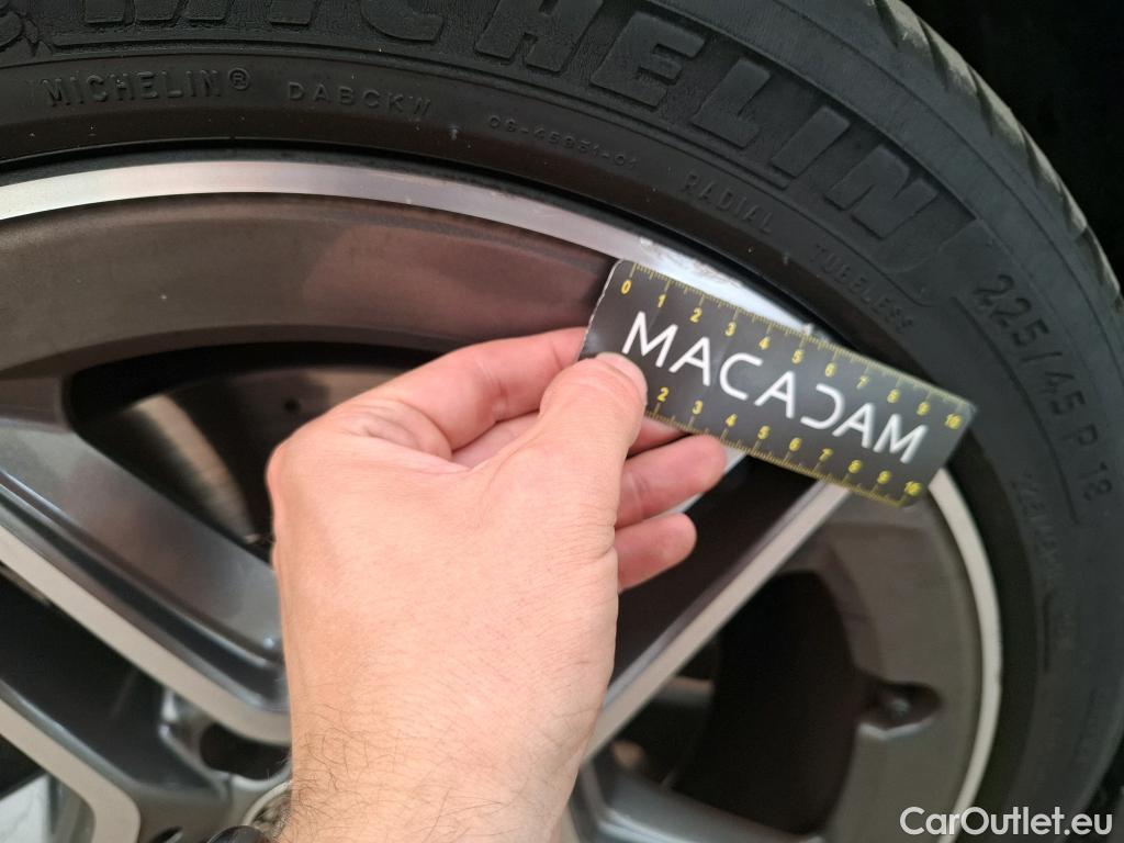  Mercedes  CLA-Klasse MERCEDES-BENZ CLA Coupe / 2019 / 4P / Coupé CLA 250 e AMG Line #68