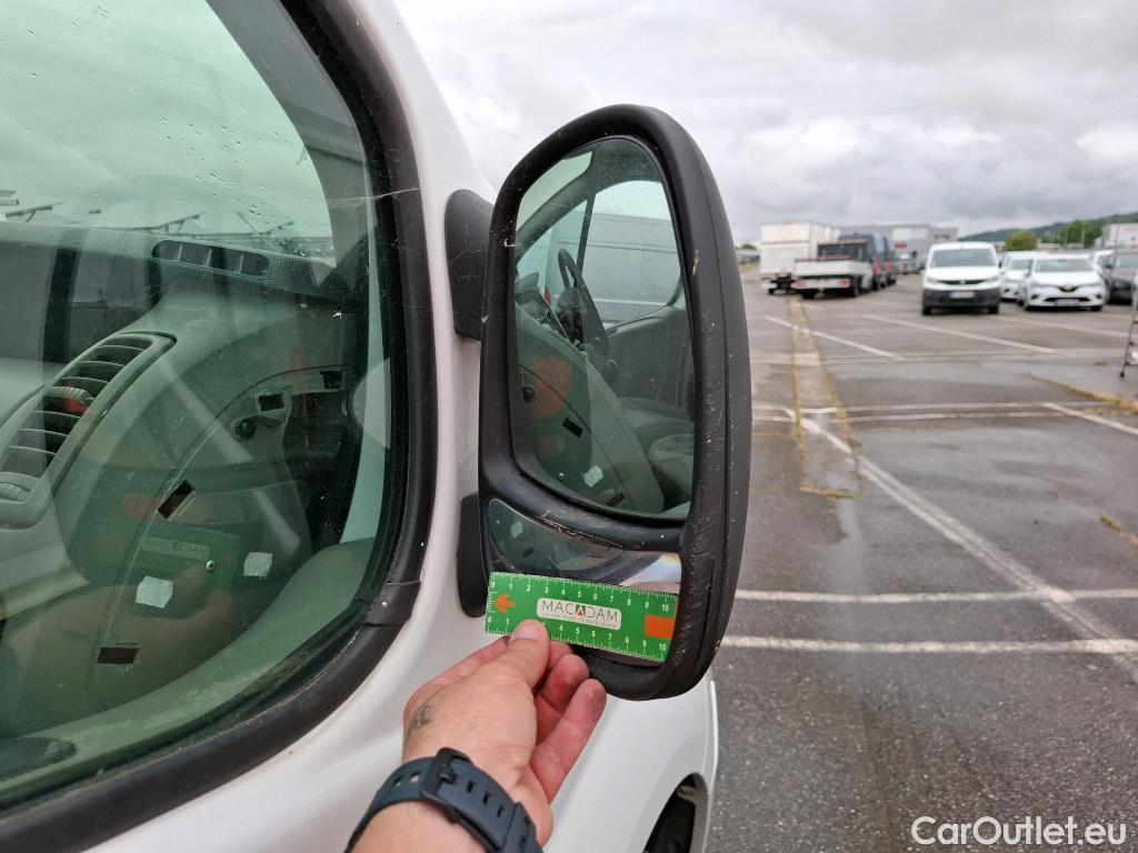  Nissan  Primastar NISSAN  4p Combi L2H1 2900KG 2.0 DCI 115 Acenta #122