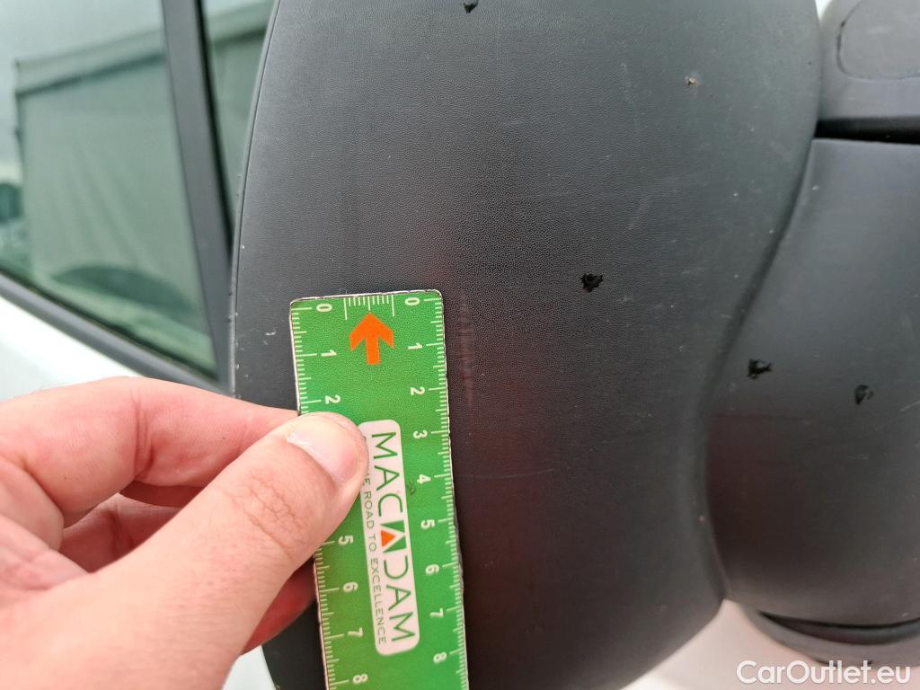  Nissan  Primastar NISSAN  4p Combi L2H1 2900KG 2.0 DCI 115 Acenta #126