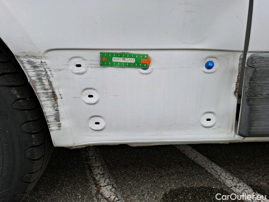  Nissan  Primastar NISSAN  4p Combi L2H1 2900KG 2.0 DCI 115 Acenta #77