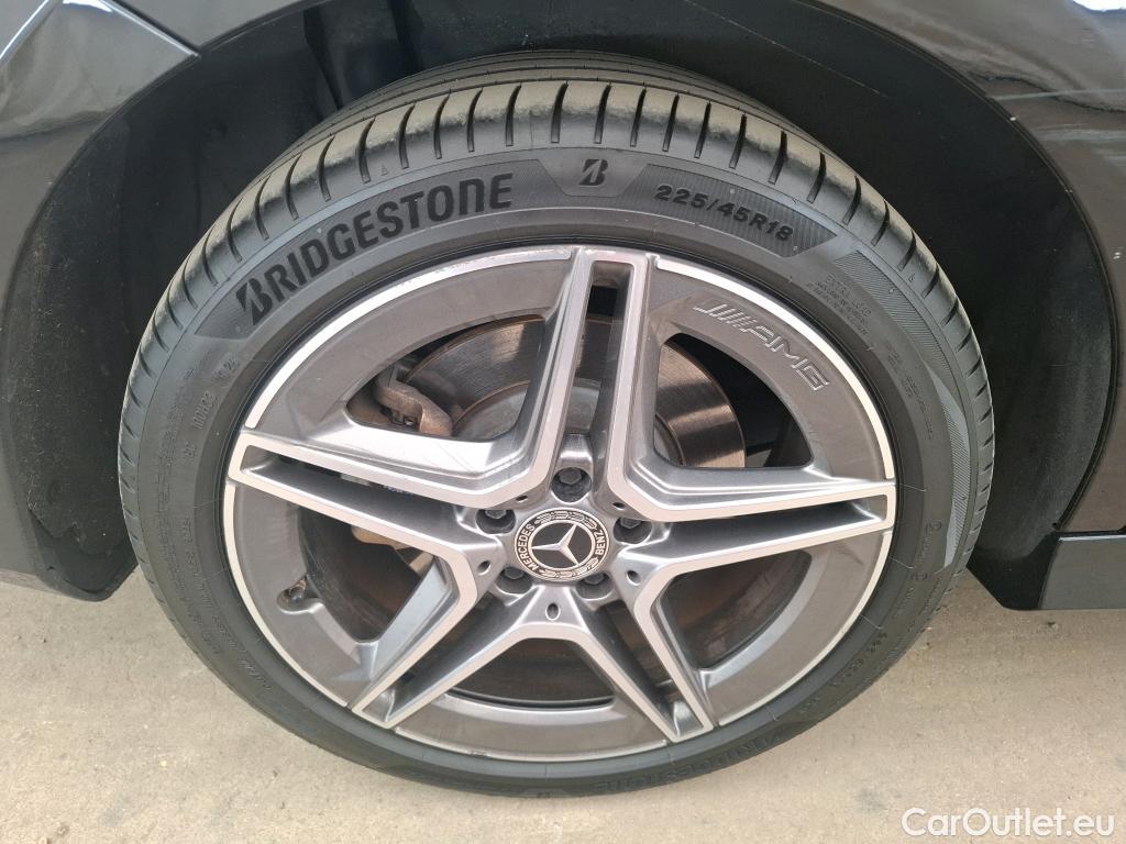  Mercedes  CLA-Klasse MERCEDES-BENZ CLA Coupe / 2019 / 4P / Coupé CLA 250 e AMG Line #2