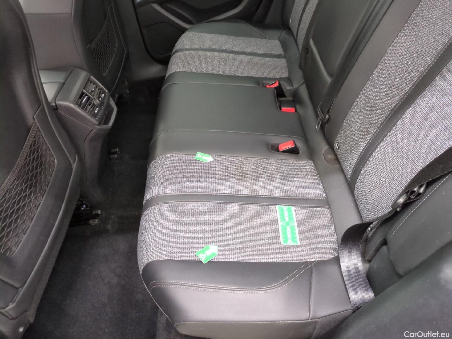  Peugeot  3008 PEUGEOT  / 2016 / 5P / SUV BlueHDi 130 S&S EAT8 ALLURE #4