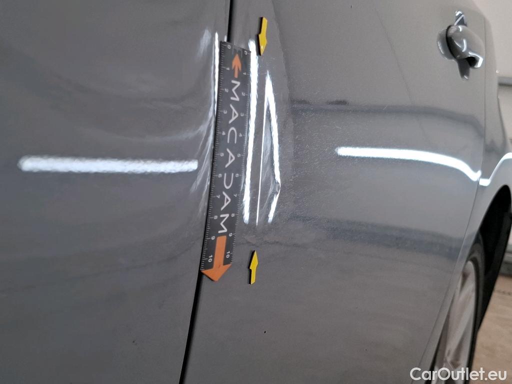  Toyota  Corolla TOYOTA  / 2018 / 5P / Berline Hybride 122h Dynamic Business Stage Acad #21