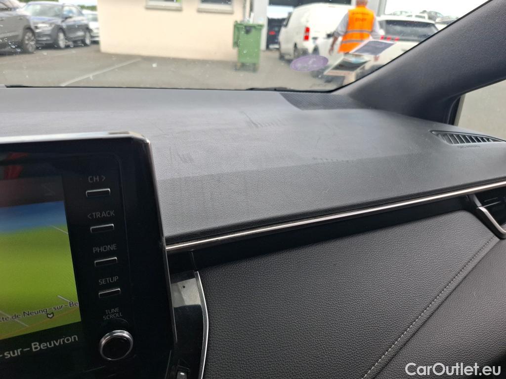  Toyota  Corolla TOYOTA  / 2018 / 5P / Berline Hybride 122h Dynamic Business Supp Lomb #2