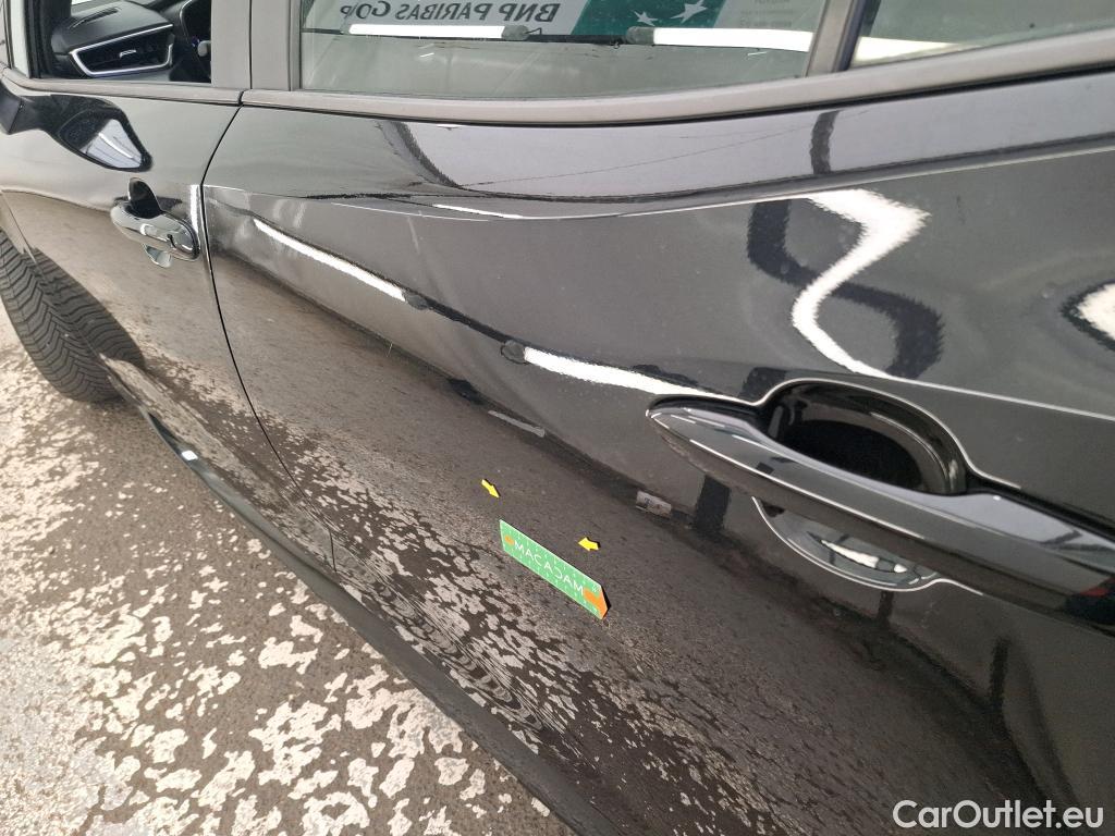  Toyota  Corolla TOYOTA  / 2018 / 5P / Berline Hybride 122h Dynamic Business Supp Lomb #15