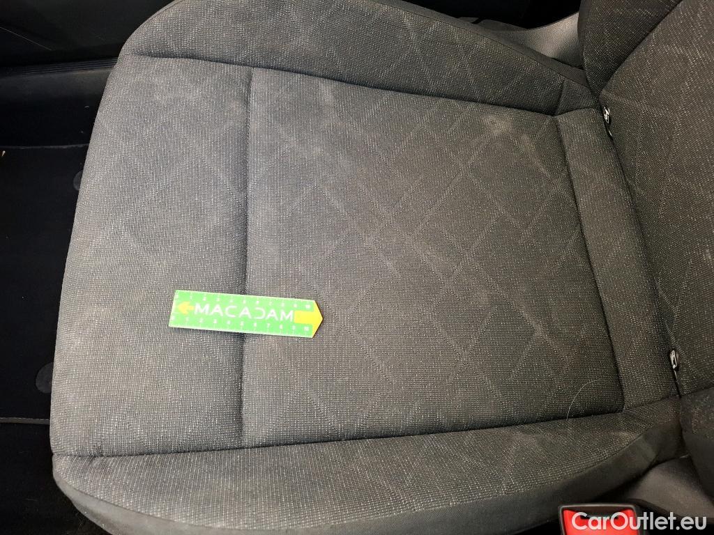  Volkswagen  Golf  VOLKSWAGEN / 2020 / 5P / Berline 2.0 TDI SCR 115 DSG7 Life Busi 1st #17