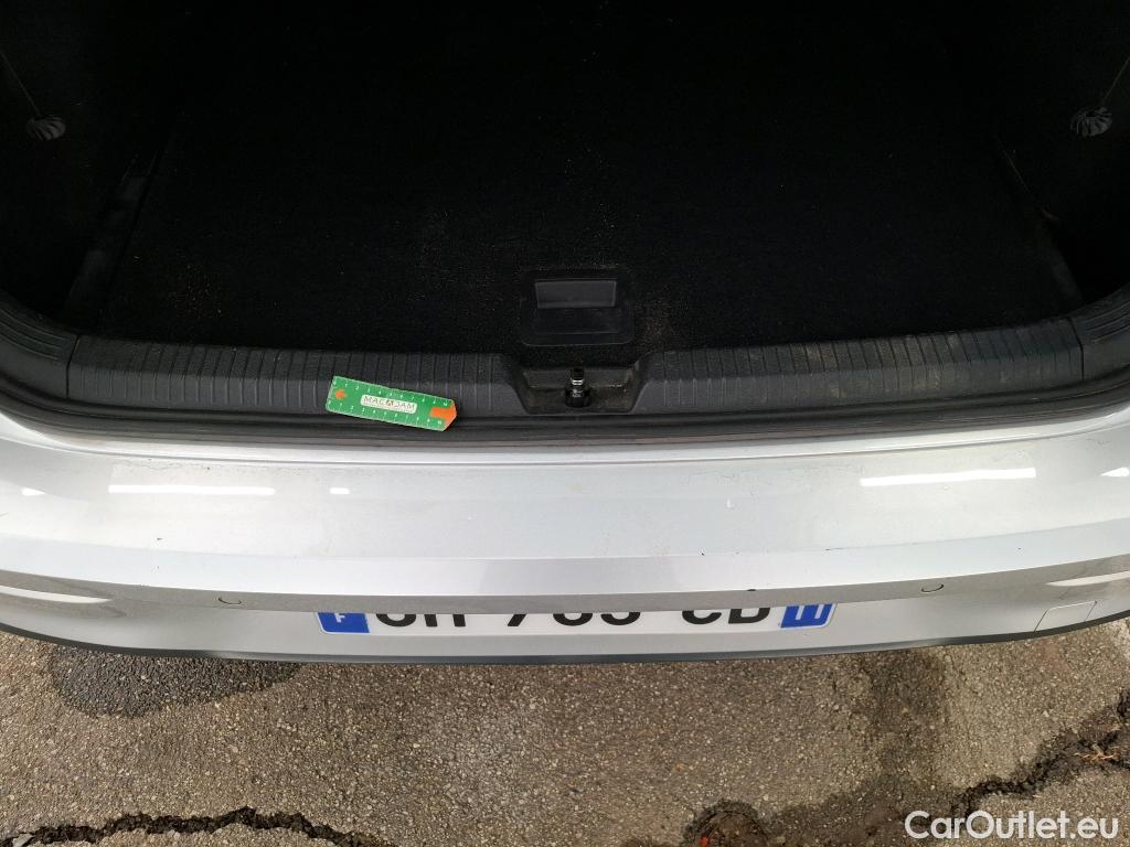  Volkswagen  Golf  VOLKSWAGEN / 2020 / 5P / Berline 1.0 eTSI OPF 110 DSG7 Life Business #83