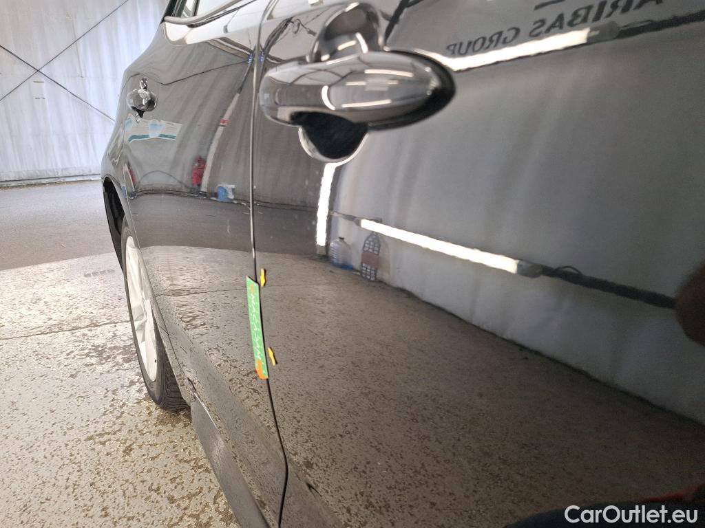  Toyota  Corolla TOYOTA  / 2018 / 5P / Berline Hybride 122h Dynamic Business Supp Lomb #12