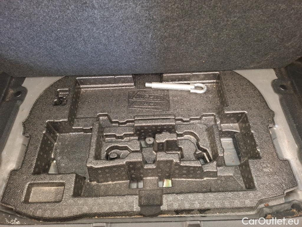  Toyota  Corolla TOYOTA  / 2018 / 5P / Berline Hybride 122h Dynamic Business Supp Lomb #53
